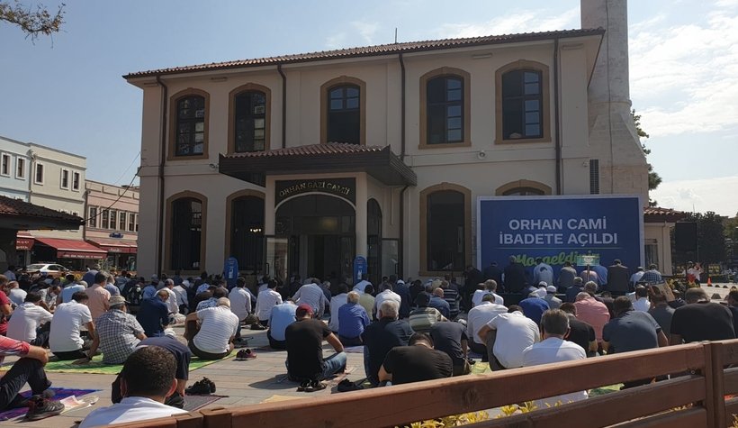 Ecdat yadigarı Orhan Camii Cuma namazı ile açıldı