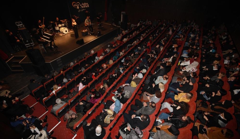 Eda ve Metin Özülkü, sevenleriyle buluştu