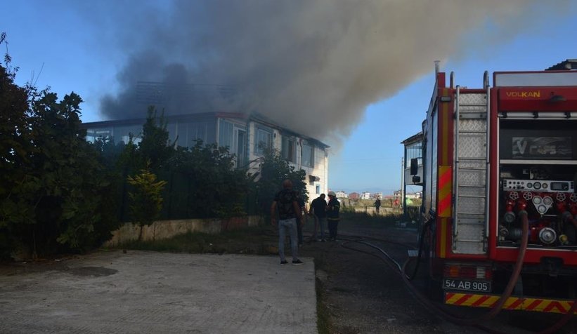 Eğlence mekanı yangında kül oldu