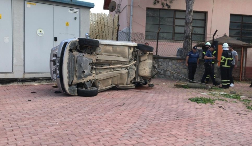 Ehliyetsiz sürücü otomobiliyle takla attı: 4 yaralı