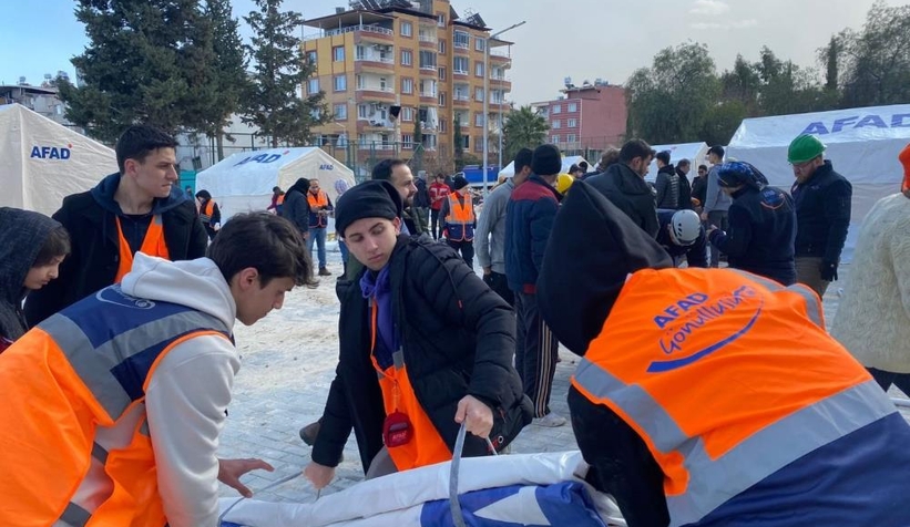 ekipleri-enkazda-gonulluleri-vatandasin-yanindat3gyt1d6vm