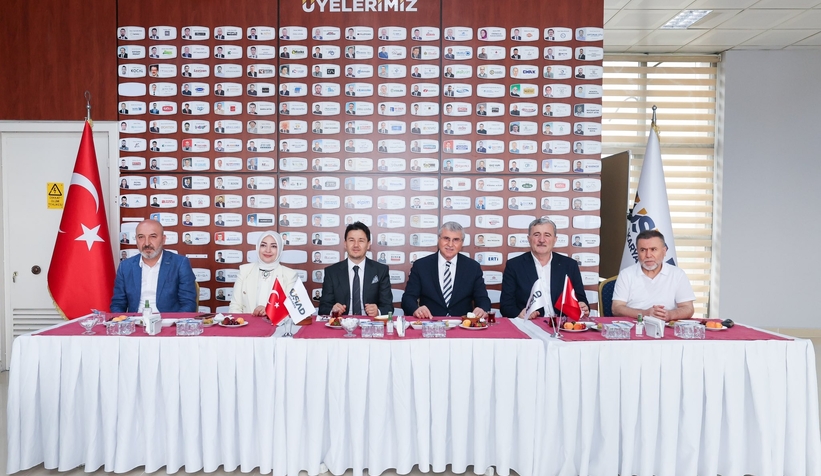 Ekrem Yüce esnaflarla, iş dünyasıyla bayramlaştı