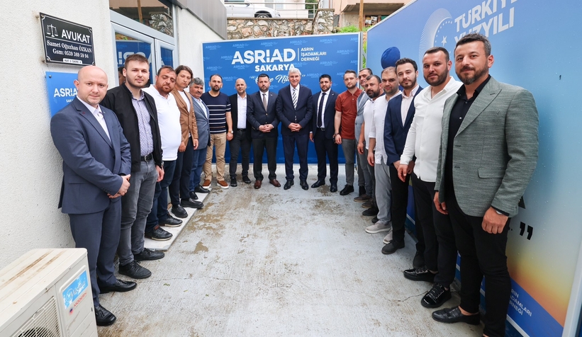 Ekrem Yüce esnaflarla, iş dünyasıyla bayramlaştı