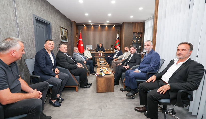 Ekrem Yüce esnaflarla, iş dünyasıyla bayramlaştı