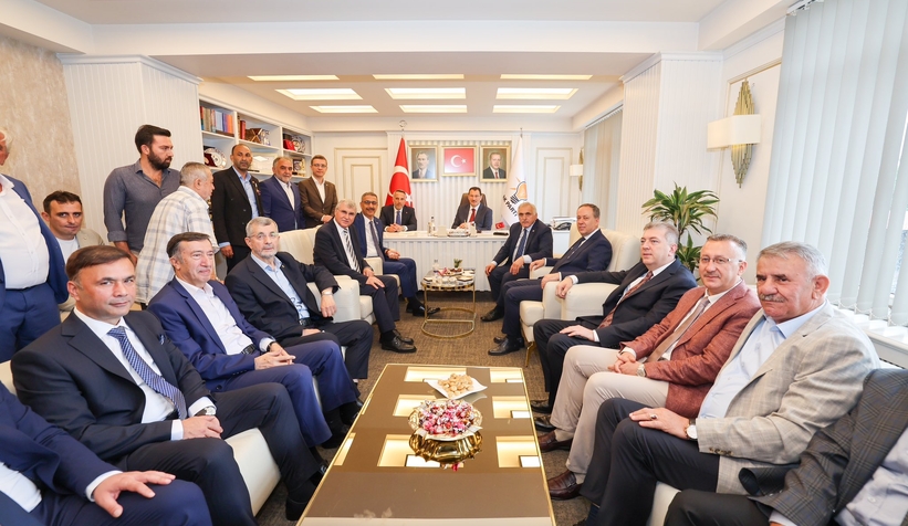 Ekrem Yüce esnaflarla, iş dünyasıyla bayramlaştı