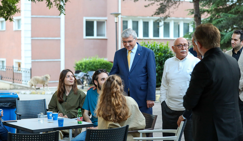 ekrem-yuce-togg-ile-saude-ogrencilerle-bulustuzu5ttmhoze