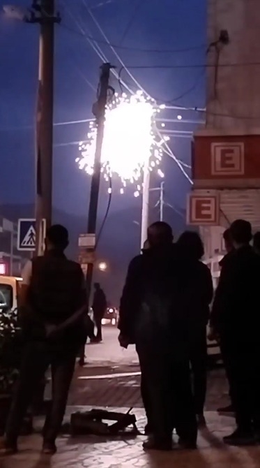 elektrik-direginden-sicrayan-kivilcimlar-korkuttucgdatenrrf
