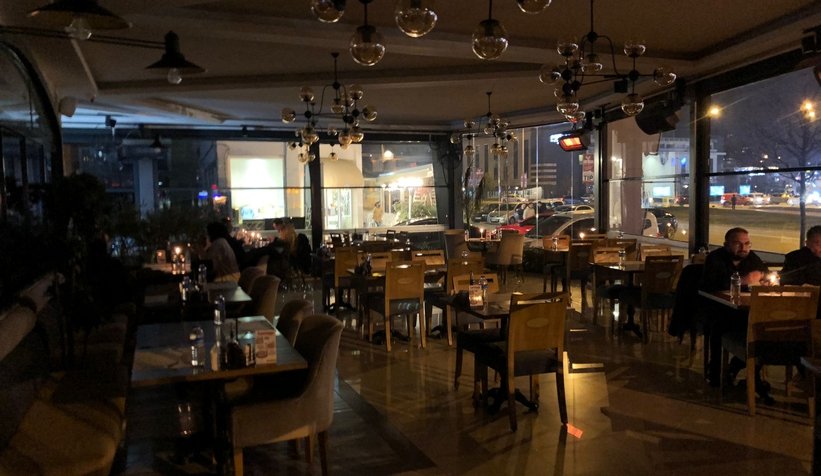 Elektrik zamlarını şalterleri indirip protesto ettiler