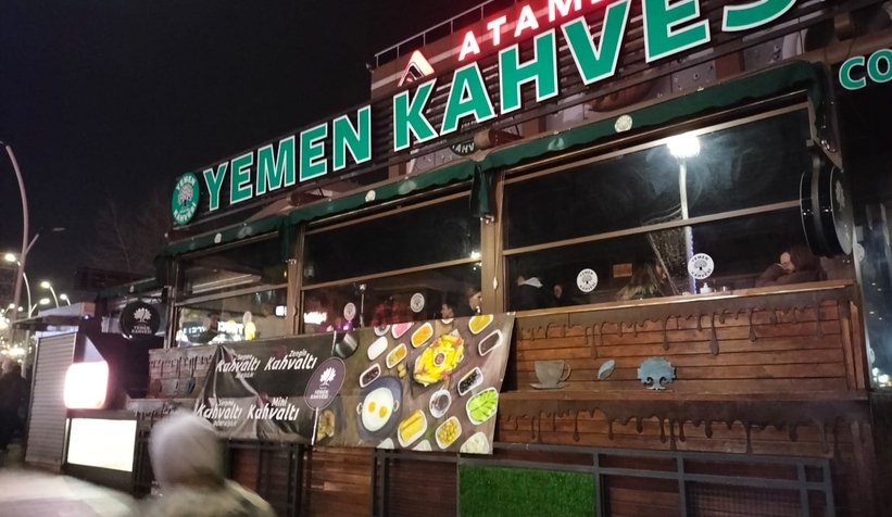 Elektrik zamlarını şalterleri indirip protesto ettiler