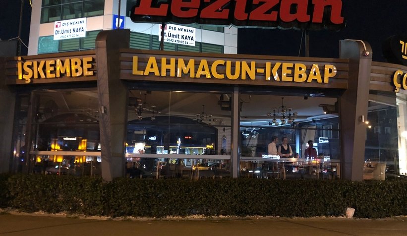 Elektrik zamlarını şalterleri indirip protesto ettiler