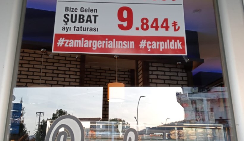 Elektrik zamlarını şalterleri indirip protesto ettiler