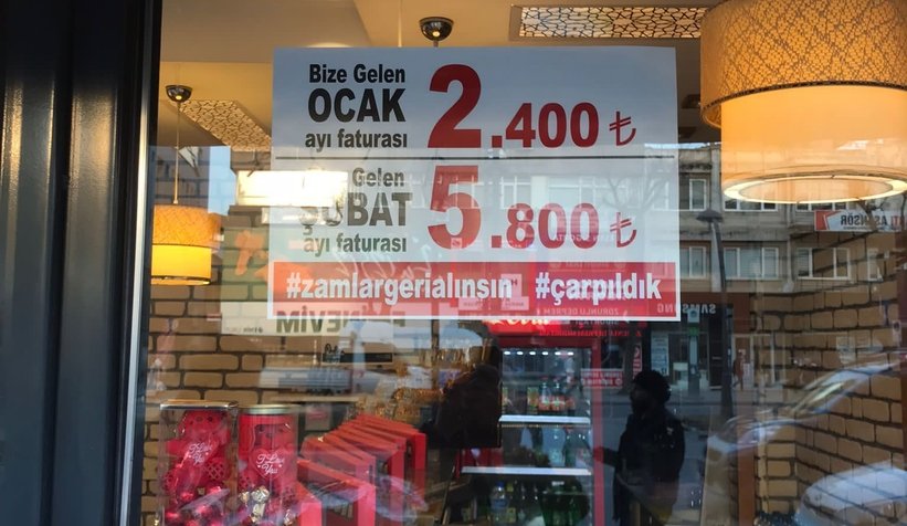 Elektrik zamlarını şalterleri indirip protesto ettiler