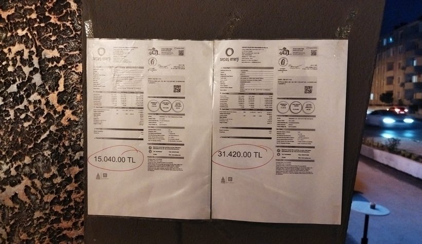 Elektrik zamlarını şalterleri indirip protesto ettiler