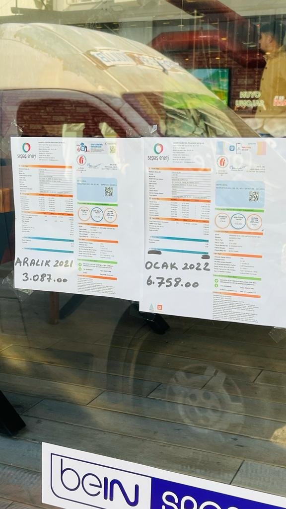 Elektrik zamlarını şalterleri indirip protesto ettiler