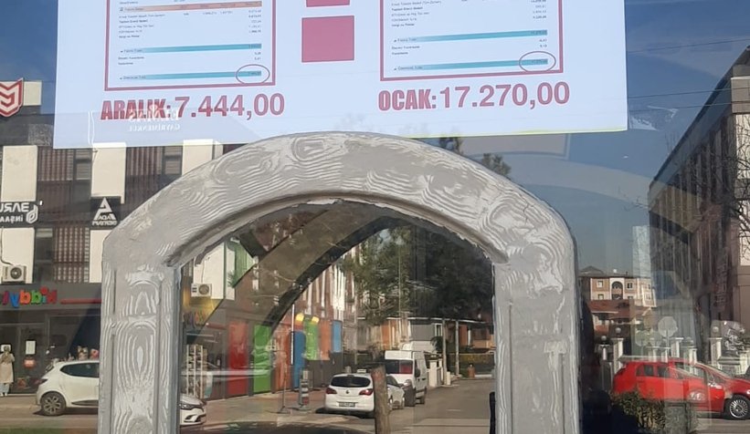 Elektrik zamlarını şalterleri indirip protesto ettiler