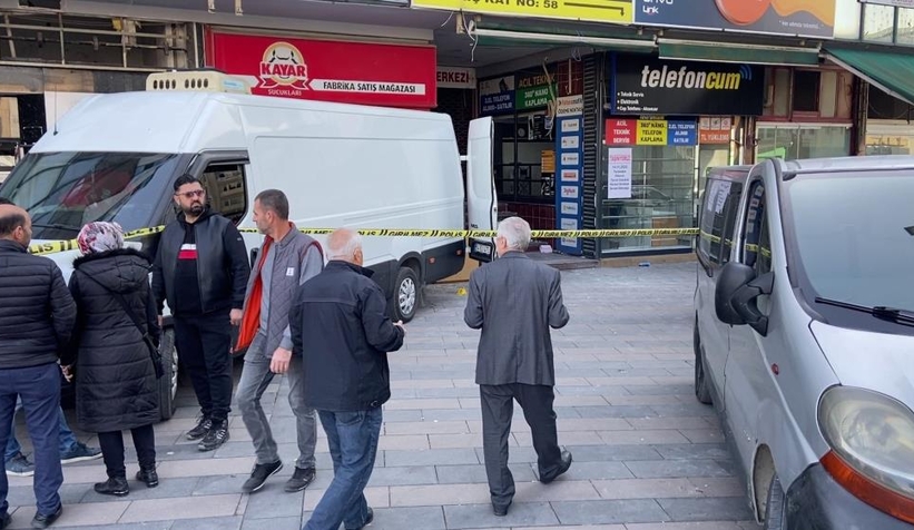 Elektronik kelepçesini çözüp 2 kişiyi vurdu