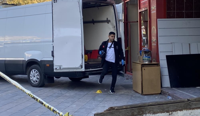 Elektronik kelepçesini çözüp 2 kişiyi vurdu