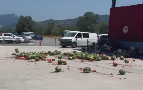 Ellerinde kalan karpuzları parçalayan üreticilere şok ceza