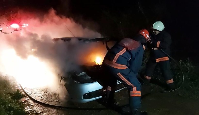 Emanet aldığı otomobil alev alev yandı