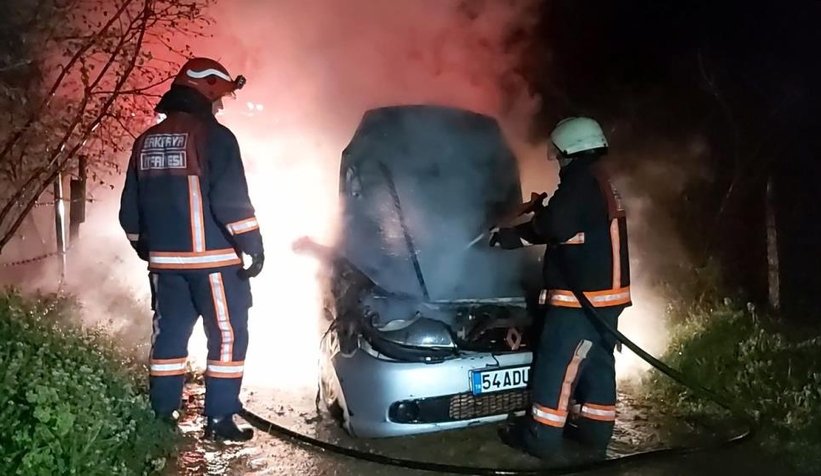 Emanet aldığı otomobil alev alev yandı