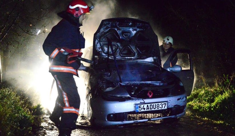 Emanet aldığı otomobil alev alev yandı