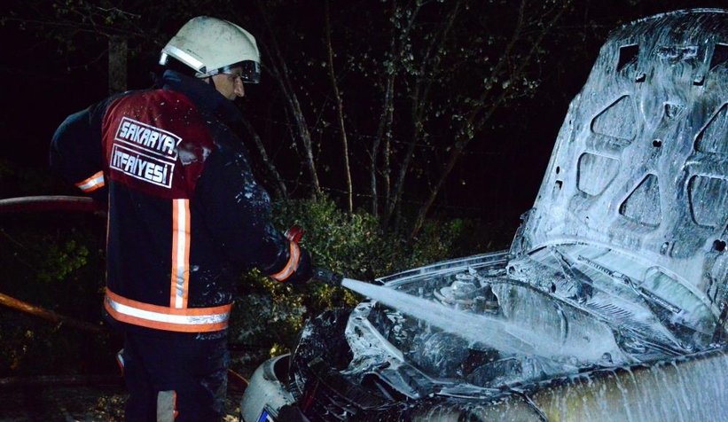 Emanet aldığı otomobil alev alev yandı