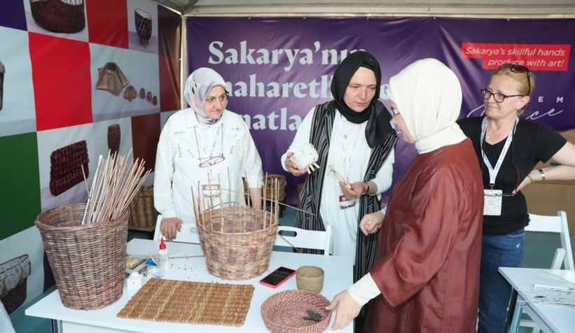 emine-erdogan-dan-buyuksehir-standini-ziyaretmfdvvwfcsy