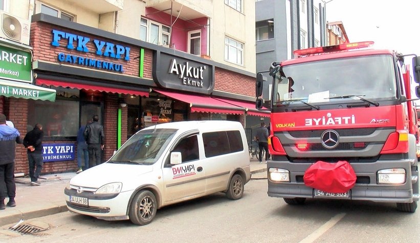 Emlakçıdaki yangını namaza gelenler fark etti