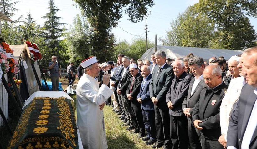Emniyet Müdürü Yaman Ağırlar'ın annesi toprağa verildi