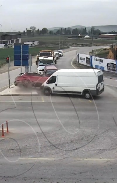 emniyet-paylasti-sakarya-daki-kazalar-kameradawdvkmw5ktj