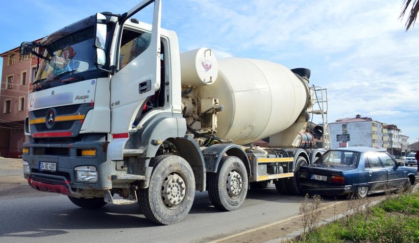 Engelli aracından kaçarken beton mikserinin altına giriyordu