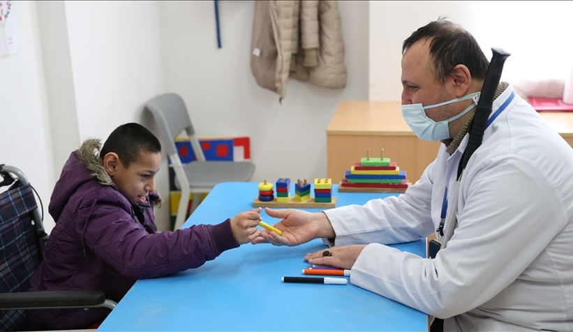 Engelli oğlu için öğretmenlik okuyor