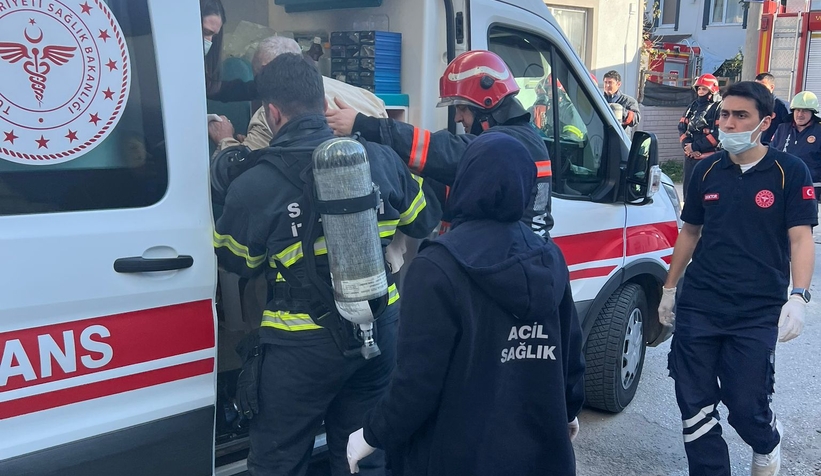 engelli-yasli-cift-yangindan-kurtarildi-mw9hwgtnk1