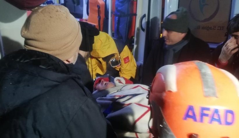 Enkazlardan umutlandıran haberler geliyor