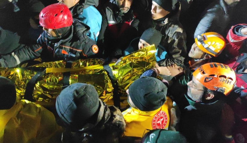 Enkazlardan umutlandıran haberler geliyor