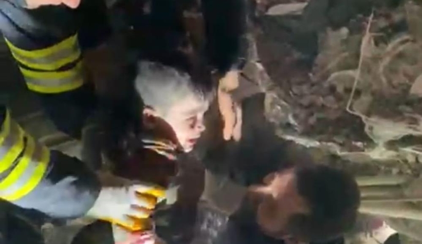 Enkazlardan umutlandıran haberler geliyor