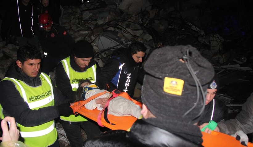 Enkazlardan umutlandıran haberler geliyor