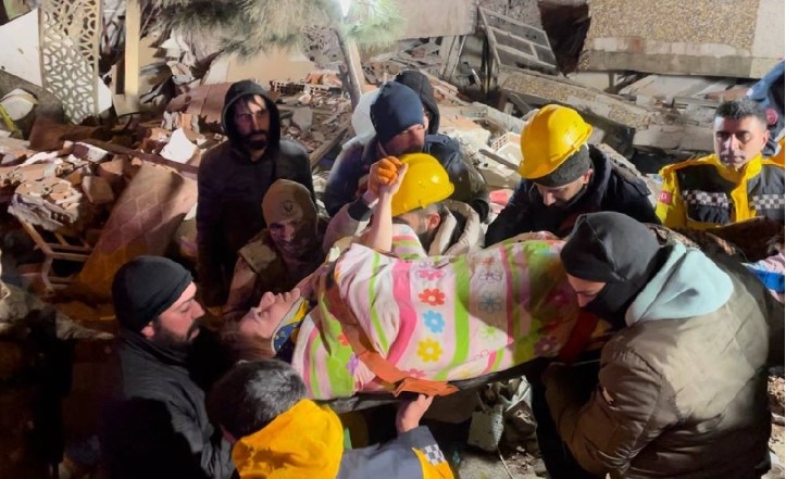 Enkazlardan umutlandıran haberler geliyor