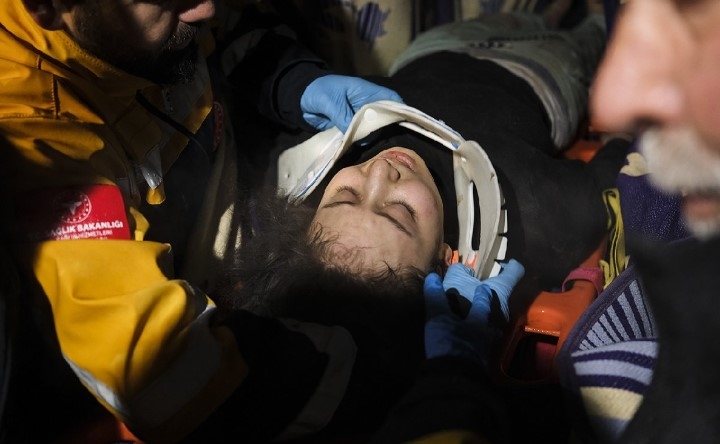 Enkazlardan umutlandıran haberler geliyor