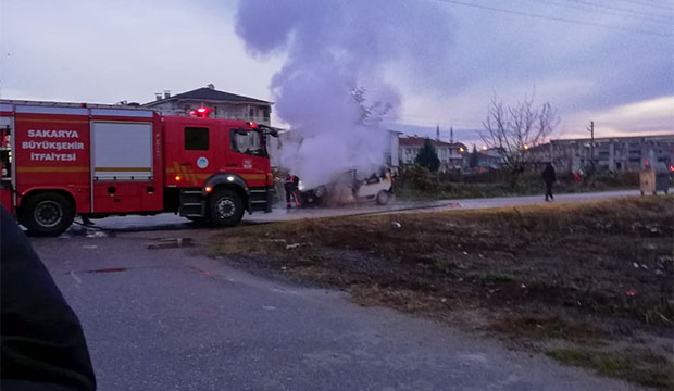 Erenler'de araç yandı