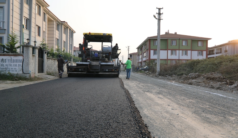 Erenler'de asfalt çalışmaları tam gaz