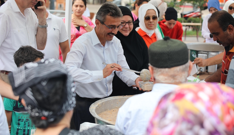Erenler'de aşure ikramı