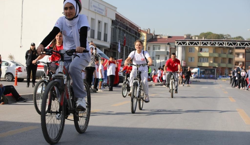 Erenler'de Cumhuriyet'in 100. yılı yarış ve etkinliklerle kutlandı