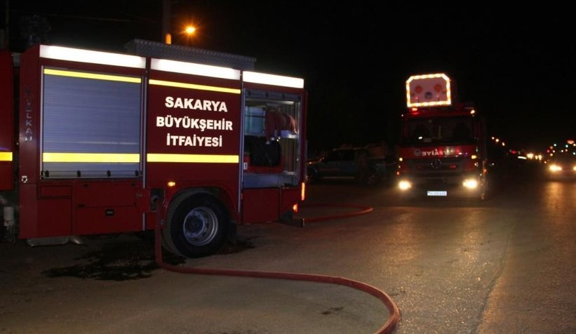 Erenler'de geri dönüşüm tesisinde yangın