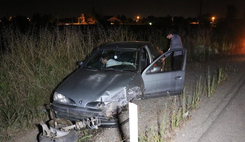 Erenler'de iki otomobil çarpıştı: 3 yaralı