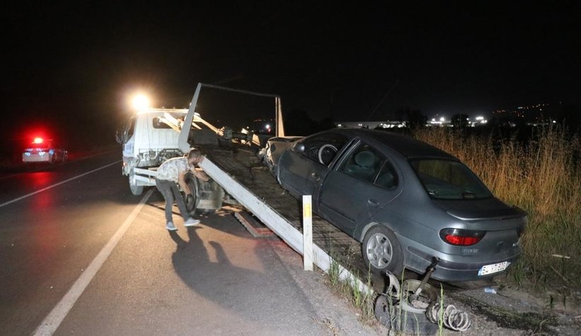 Erenler'de iki otomobil çarpıştı: 3 yaralı