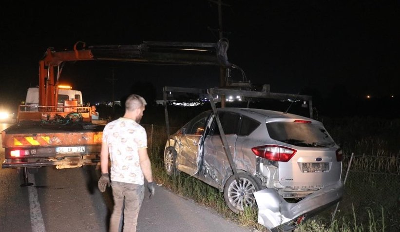 Erenler'de iki otomobil çarpıştı: 3 yaralı