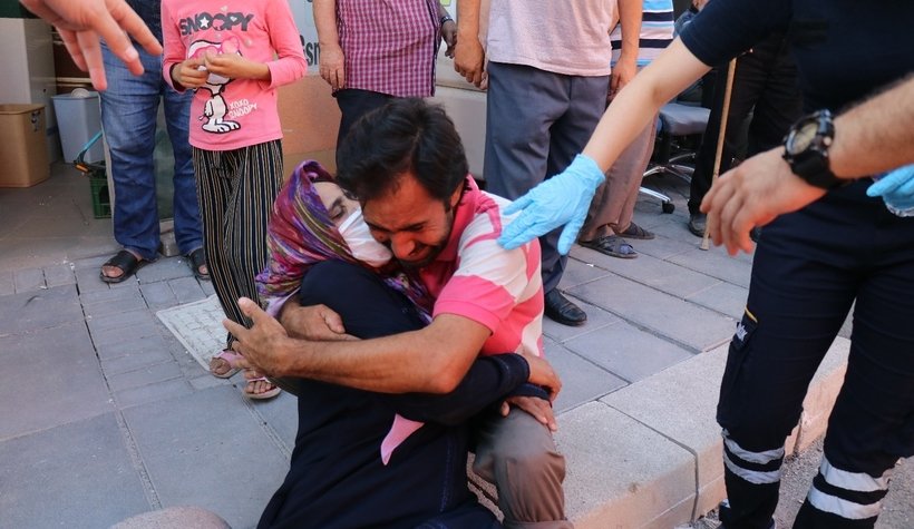 Evlerinin yanışını gözyaşları içinde çaresizce izlediler