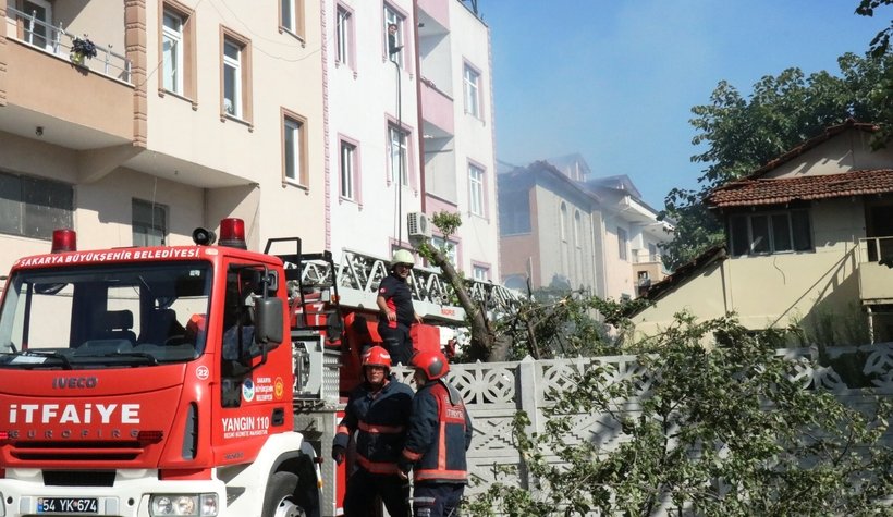Evlerinin yanışını gözyaşları içinde çaresizce izlediler