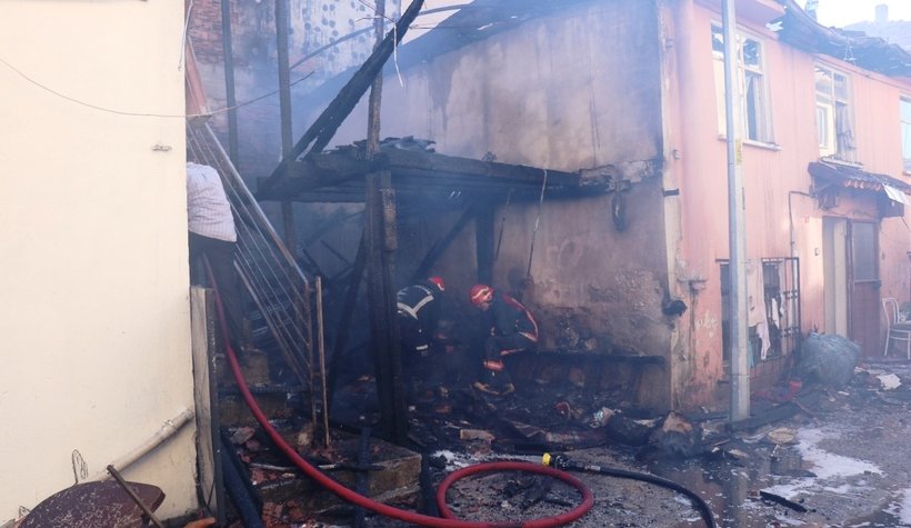 Evlerinin yanışını gözyaşları içinde çaresizce izlediler